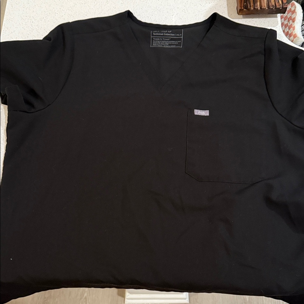 Figs 1 pocket black scrub top